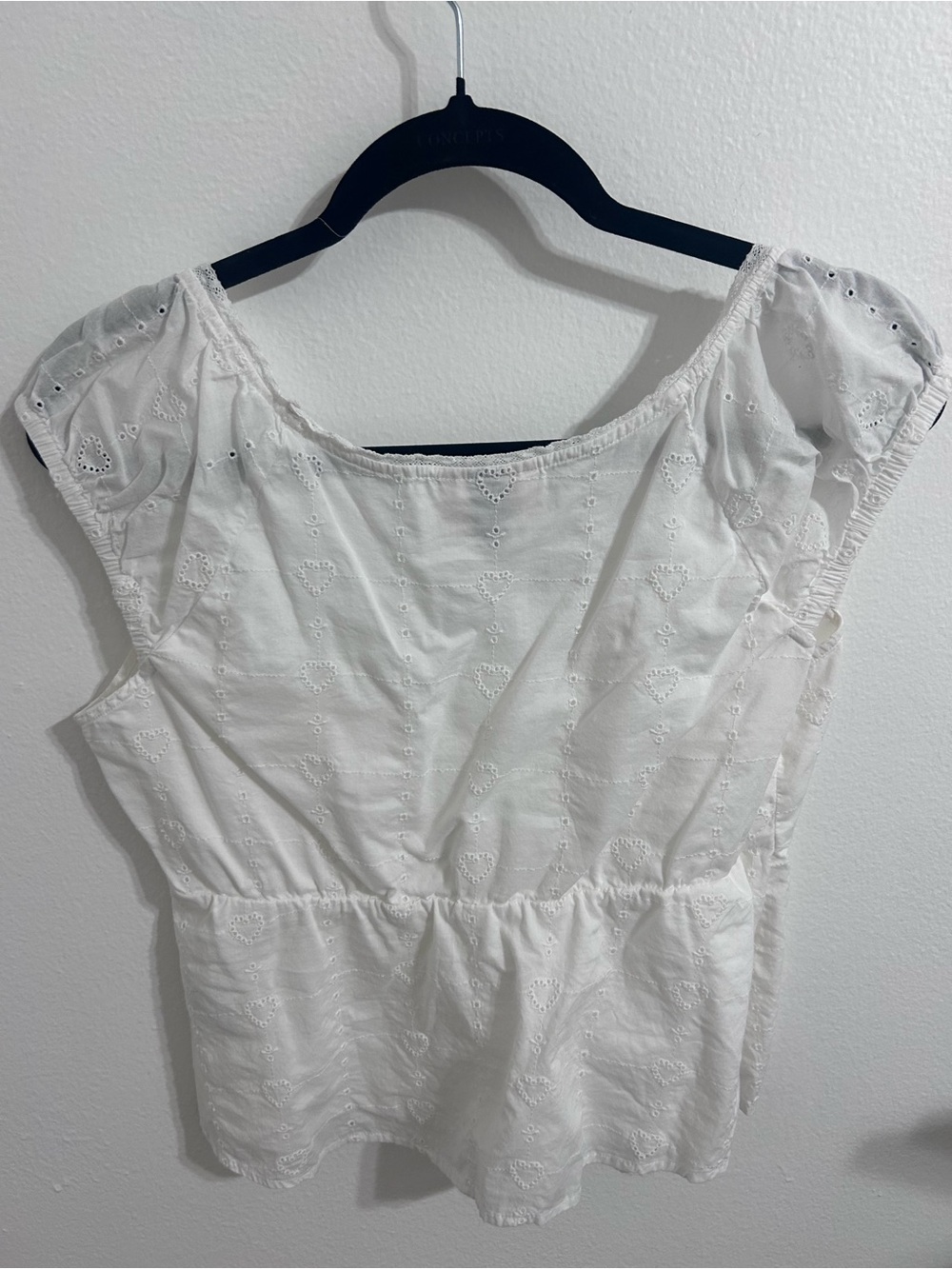 White Top - Universal Thread - Picture 2 of 2